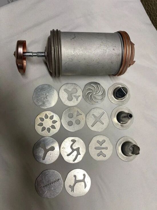 mirro matic Other - ^ Vintage Mirro matic Cookie Pastry Press Set 11 Discs 3 Tips MCM retro kitchen